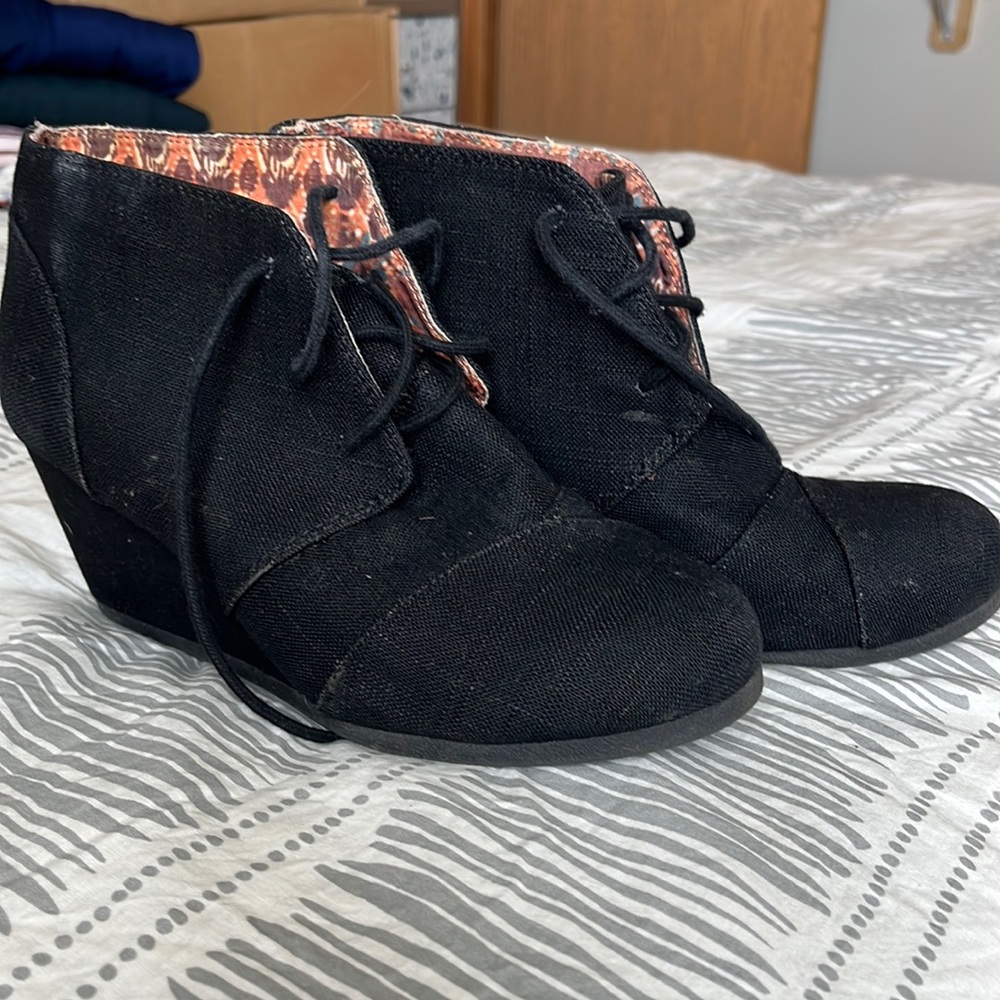 BTW black heeled booties